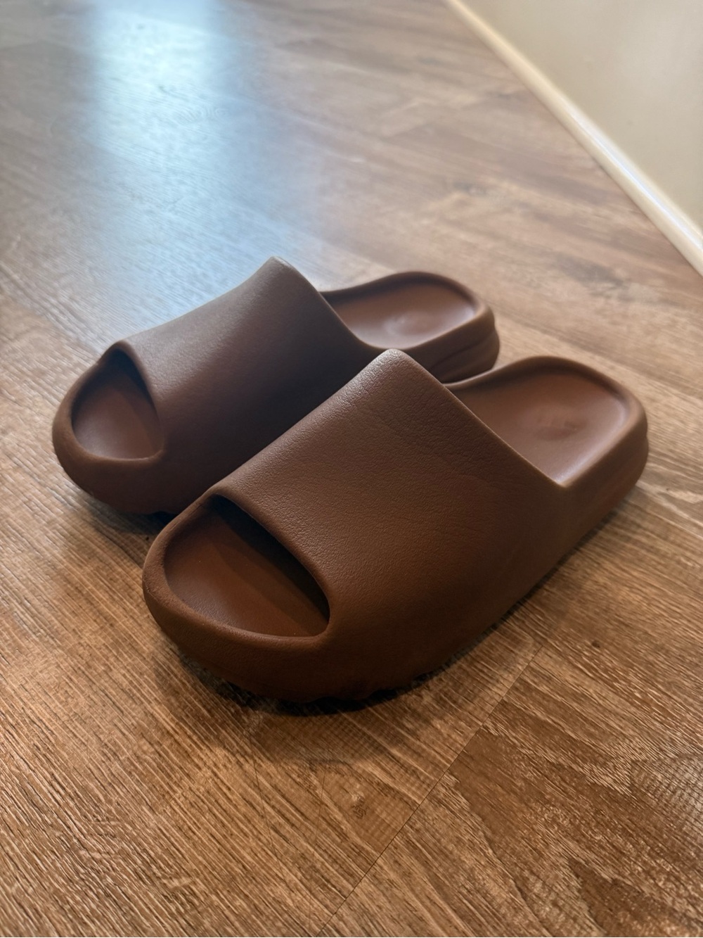 Adidas Yeezy Brown Slide Sandals - Comfort Foam Sliders. Size 6